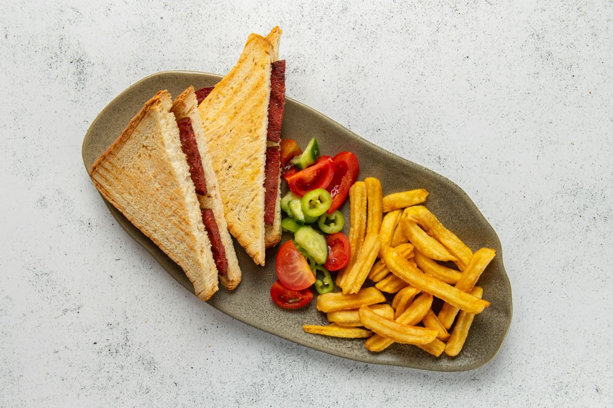Sucuklu Tost