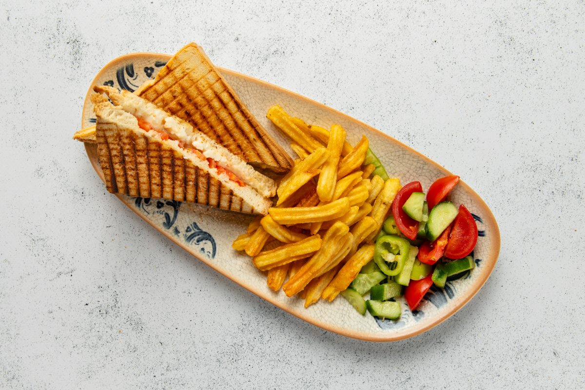 Beyaz Peynirli & Domatesli Tost