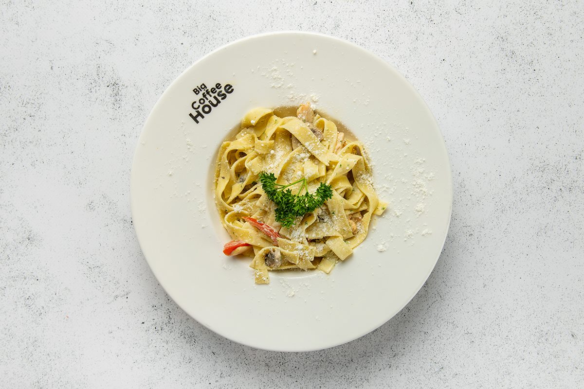 Pesto Soslu Tavuklu Fettuchini
